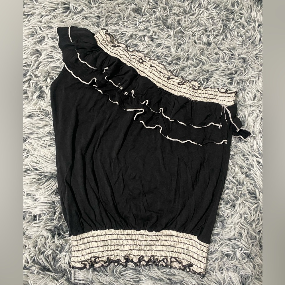 Black and White One Shoulder Ruffle Top - Picture 2 of 6